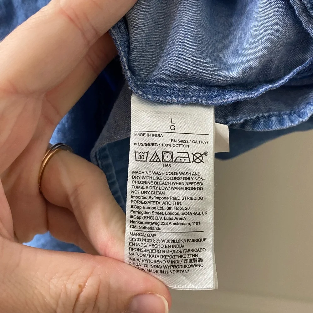 GAP Chambray Blue Ruffle Sleeve Top - Picture 10 of 10